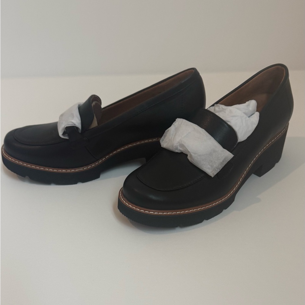 Naturalizer Corrine Black Leather Lug Sole Bit Loafers
Women Size 8 M NEW